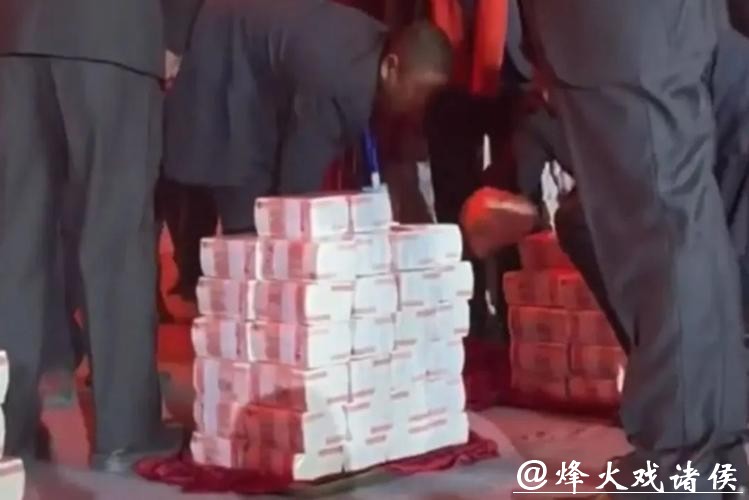 年会现场发6000万元现金! 员工数多少拿多少，有人10分钟数走9万