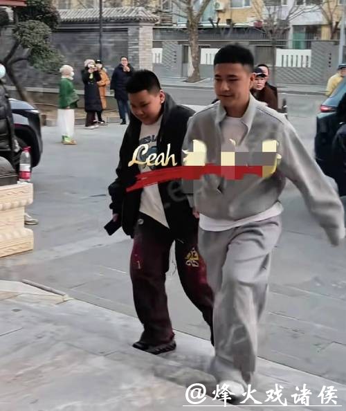 绿发豪车亮相陶阳婚礼,郭德纲一家四口抢尽风头,郭汾阳170斤引热议 绿发豪车亮相陶阳婚礼,郭德纲一家四口抢尽风头,郭汾阳170斤引热议