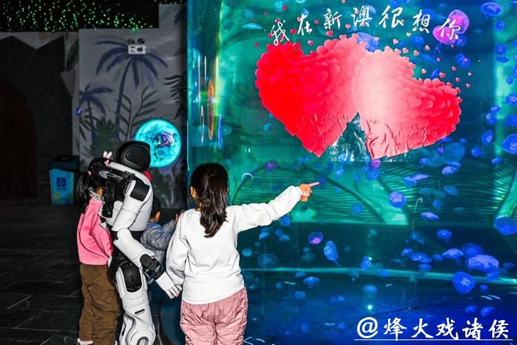 机器人“入职”海洋馆,导览、科普、解谜样样行,专治孩子“看不懂” 机器人“入职”海洋馆,导览、科普、解谜样样行,专治孩子“看不懂”